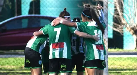 Camioneros logró un importante triunfo en la fecha 15 del Torneo de la Primera B (Foto: @camionerosfutbolfem)