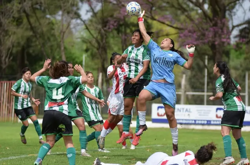 Partido de lucha por puntos importantísimos en la zona B, Unión 2-4 Camioneros. (Foto: @guille.puigjane)