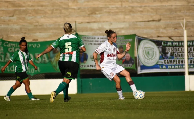 Camioneros y Lanús igualaron 0-0: el segundo ascenso se definirá en Valentín Alsina. (Foto: @sofiabelenph)
