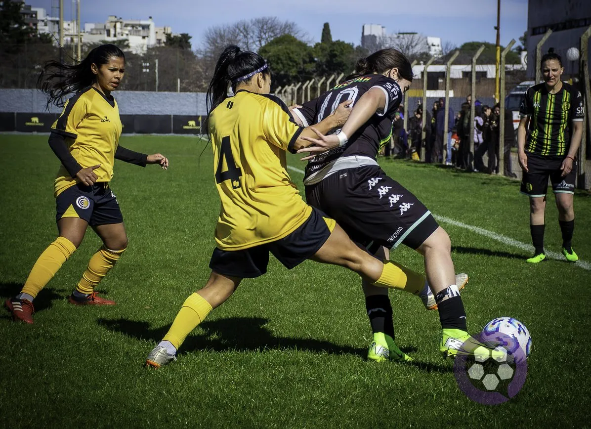 Quedan cuatro fechas para que termine la fase regular del Torneo de la Primera B Femenina 2025. (Foto: Juane Cannataro para FutFemGol)