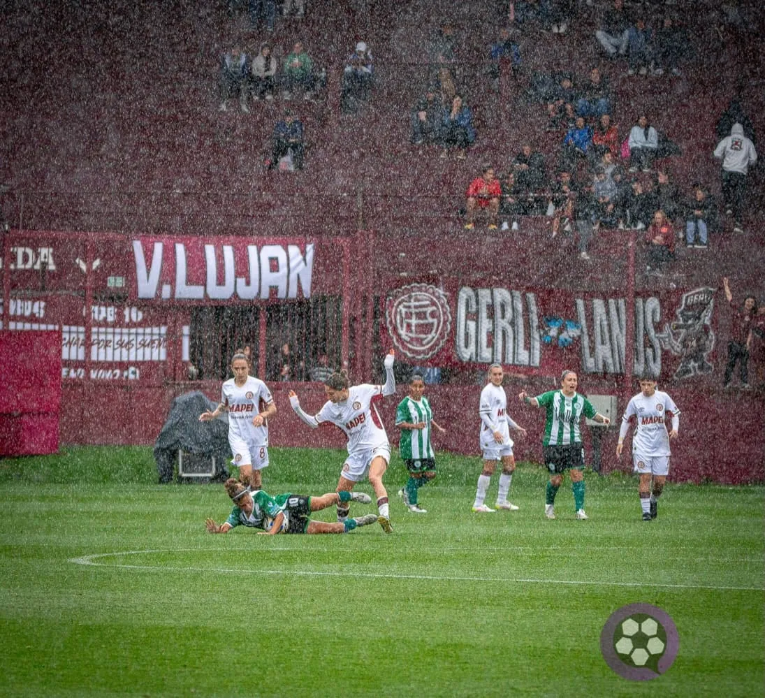 El partido por el ascenso a Primera División se dio bajo un diluvio. (Foto: ph.juanecannataro)
