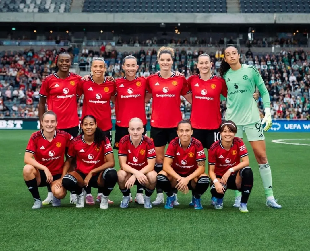 Algunas jugadoras del Manchester United pagaron sus propios vuelos. (Foto: manutdwomen)