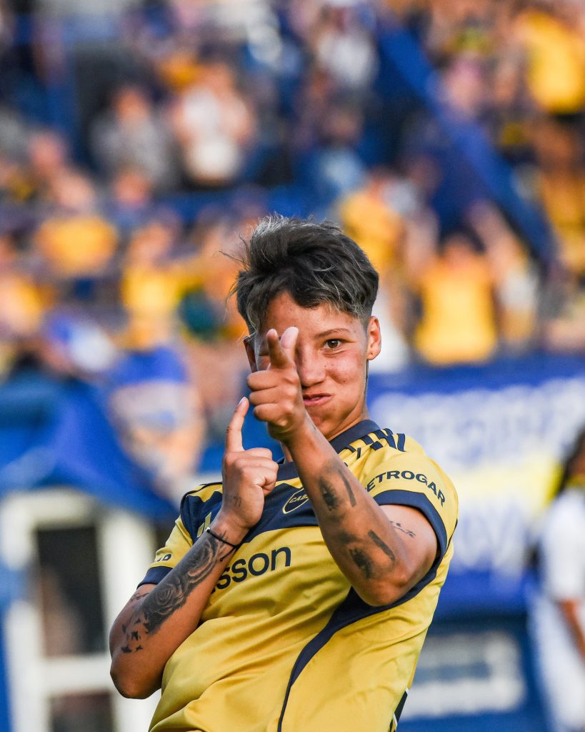 El festejo de Kishi Núñez tras convertir y clasificar a semis del Segundo Torneo Femenino 2025. (Foto: Boca Juniors Fútbol Femenino)
